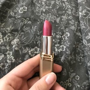 L’Oréal colour riche collection lipstick.